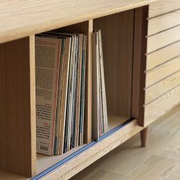 拘り抜いた特注レコード台